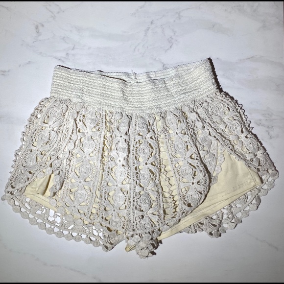 Bohemian Style Cream Shorts - Picture 1 of 3